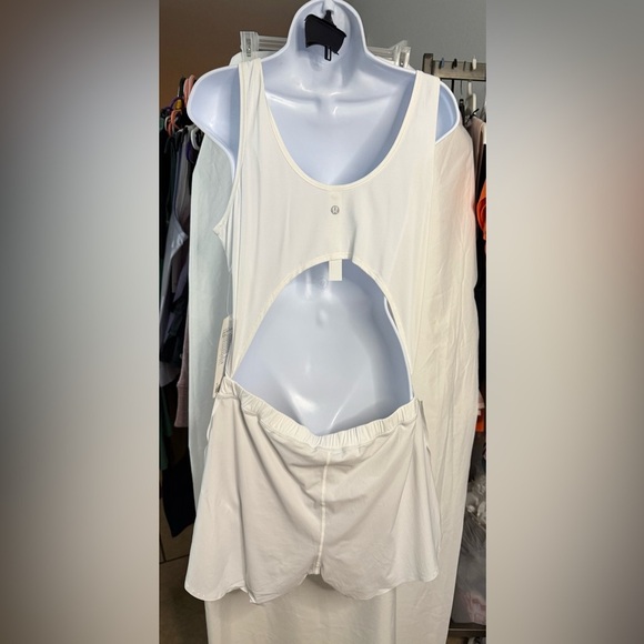Lululemon Open-Back Running Romper 3" White Size 10
NEW WITH TAGS - Picture 6 of 9